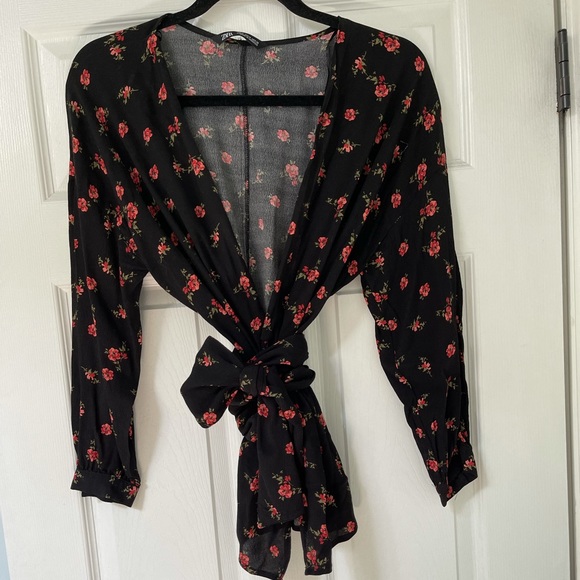 Floral Zara wrap top, size M - Picture 2 of 6